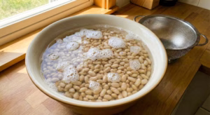 feijao de molho para cozinhar na panela de pressao